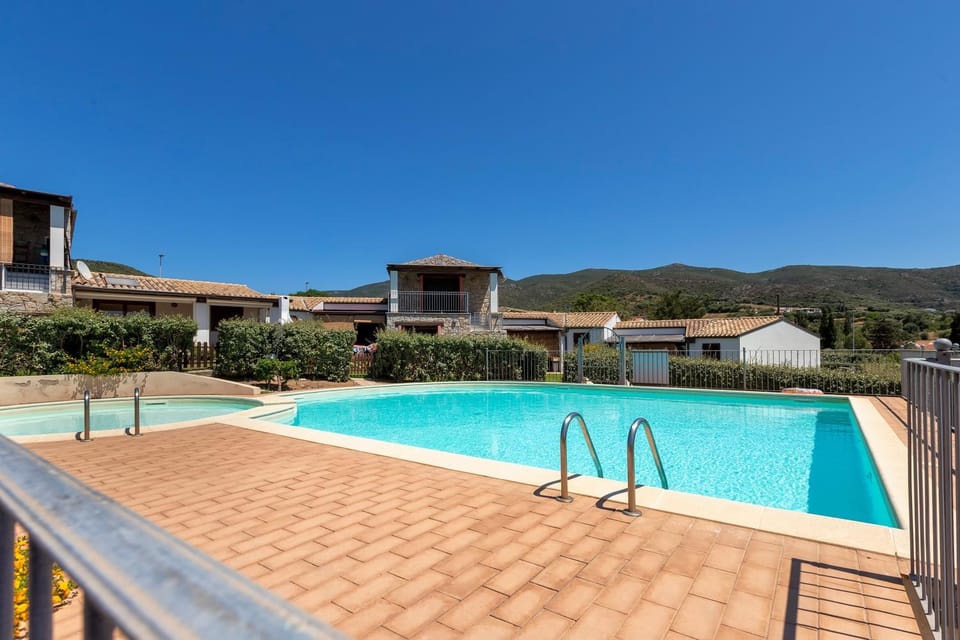 Property building, Swimming pool