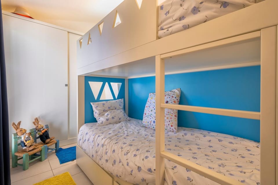 Property building, Living room, Bedroom