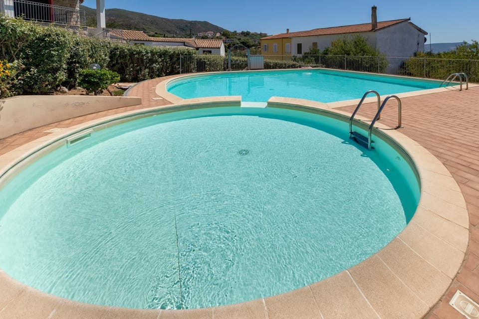 Property building, Swimming pool