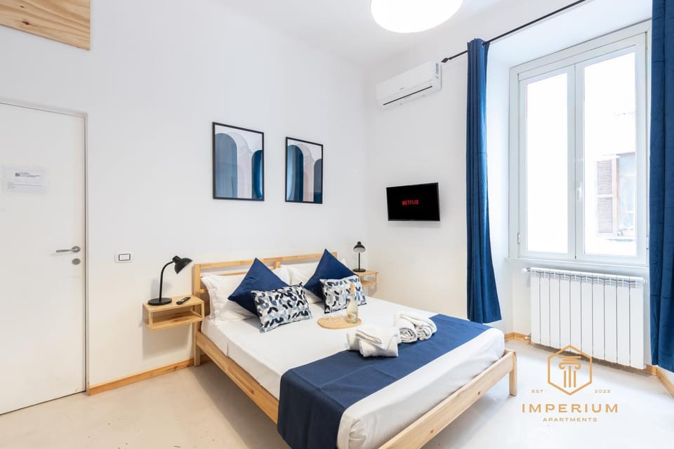 Bed, TV and multimedia, Photo of the whole room, Bedroom, towels, air conditioner