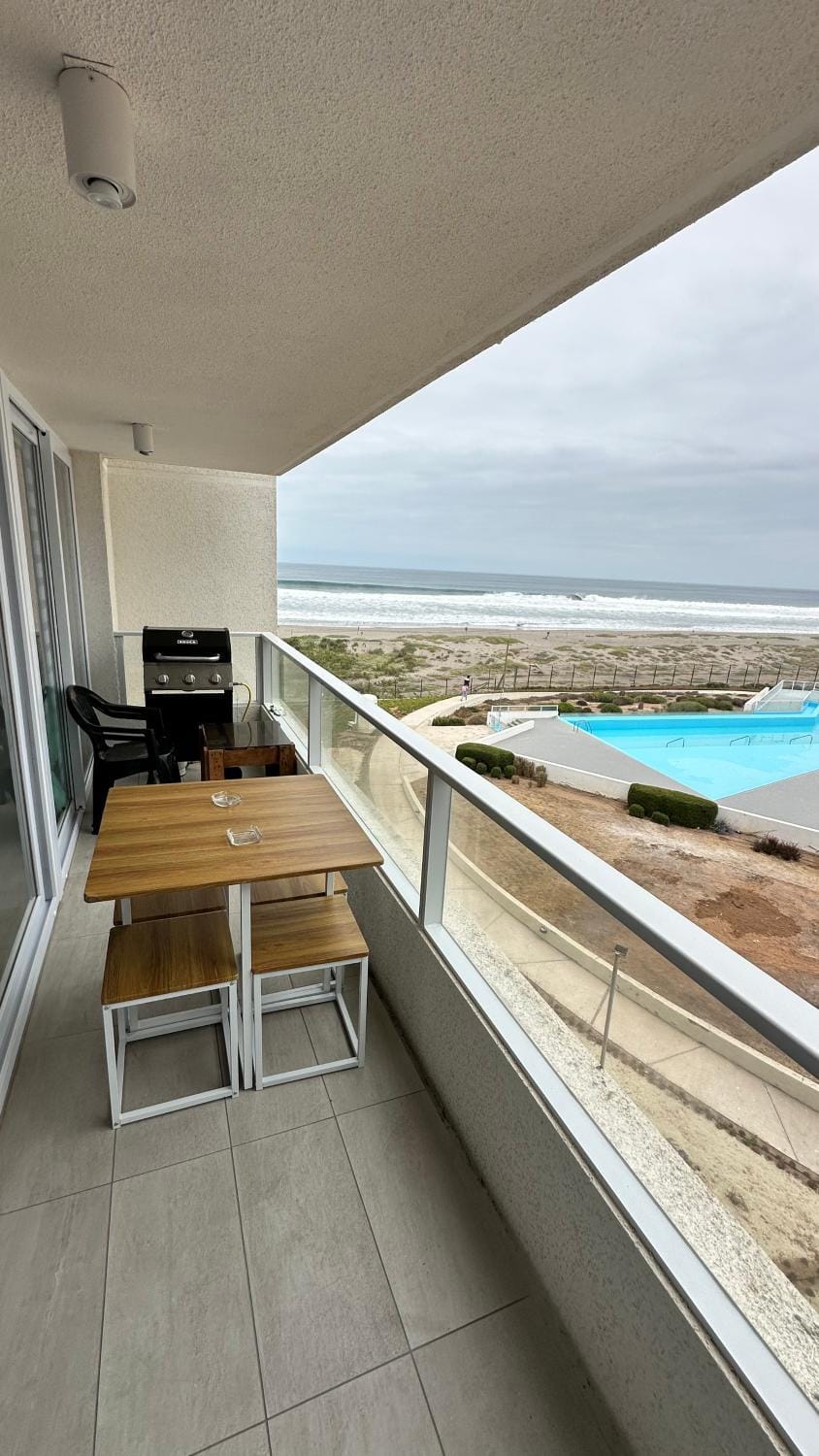 Natural landscape, Balcony/Terrace, Pool view, Sea view
