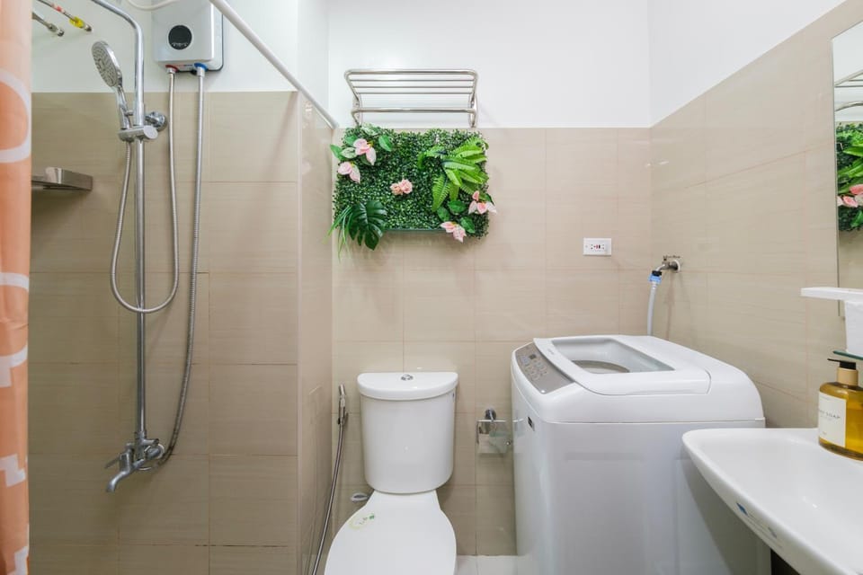 Toilet, Bathroom, towels