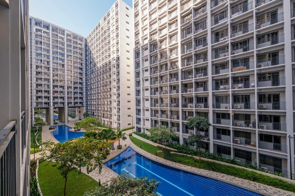Property building, Day, Pool view, Pool view, Swimming pool, Swimming pool