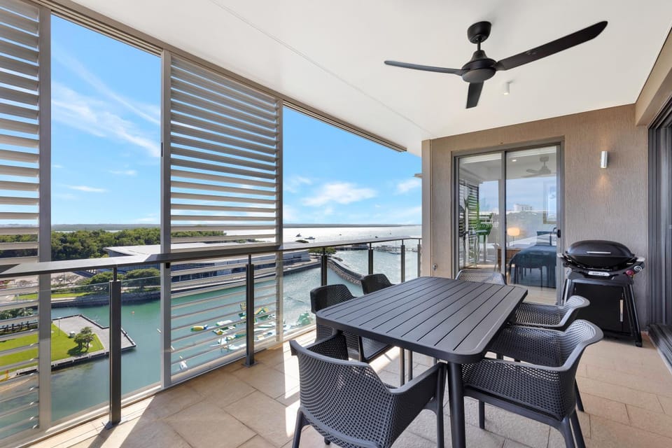 View (from property/room), Balcony/Terrace, Living room, Dining area