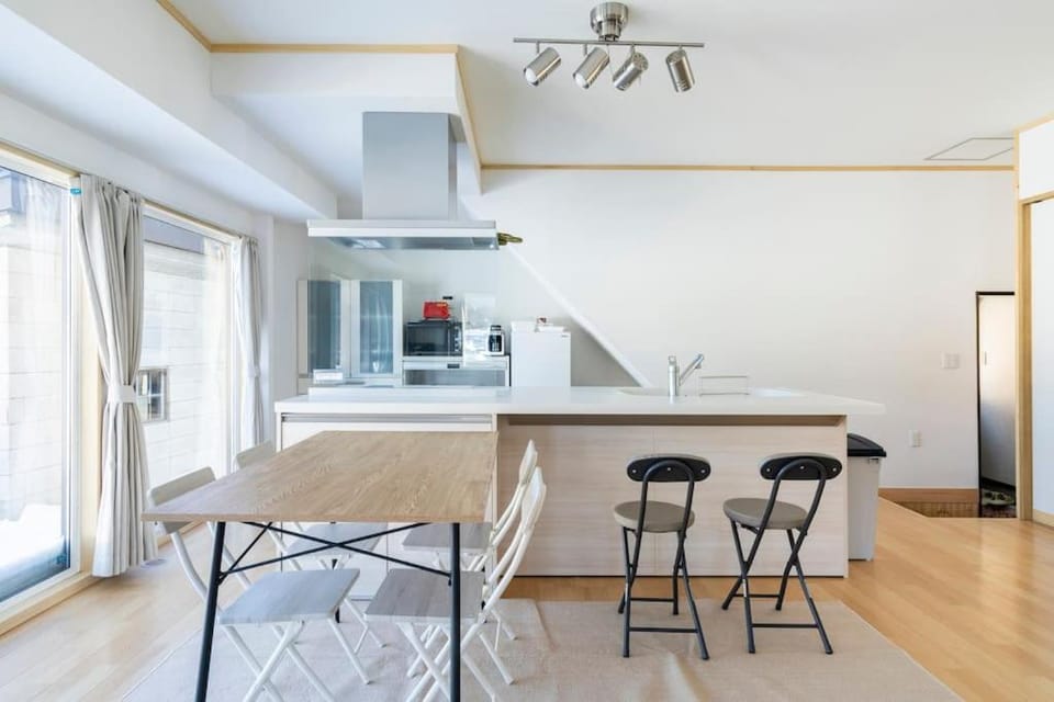 Kitchen or kitchenette, Dining area, pet friendly, stove