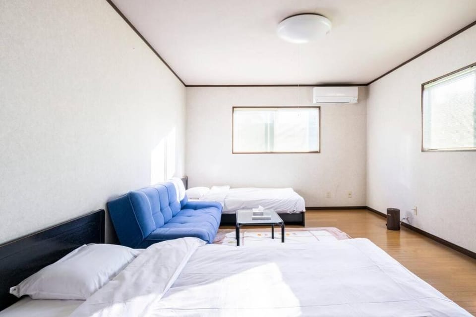 Bed, Living room, Photo of the whole room