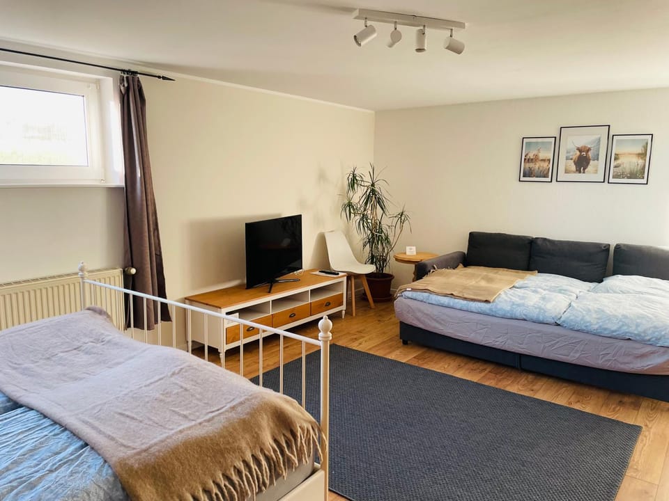 TV and multimedia, Living room, Bedroom