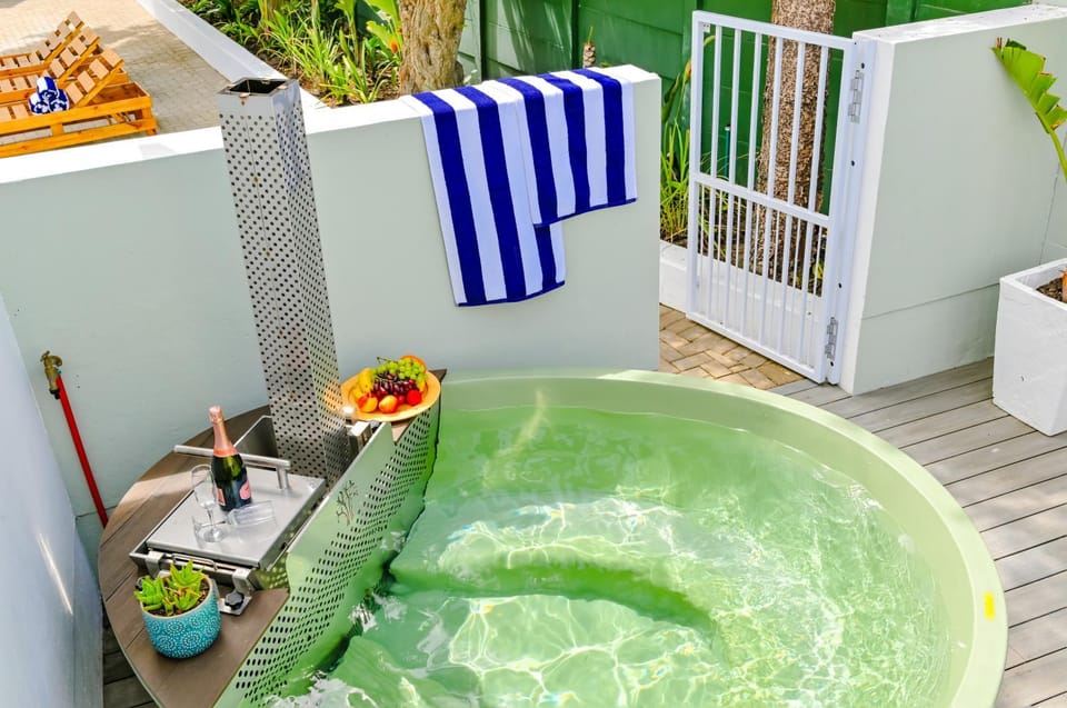 Hot Tub, towels
