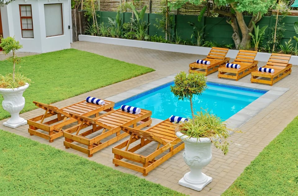 Garden, Garden view, Pool view, Swimming pool, sunbed