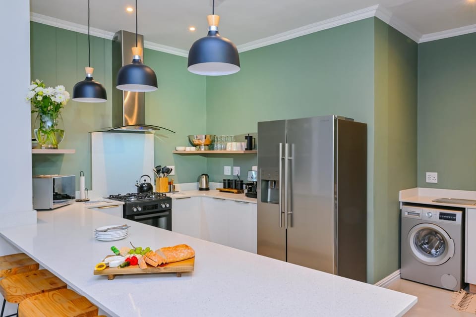 Coffee/tea facilities, minibar, kitchen
