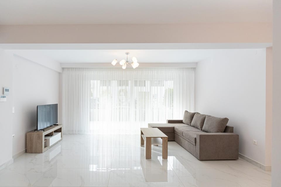 Communal lounge/ TV room, TV and multimedia, Living room, Seating area