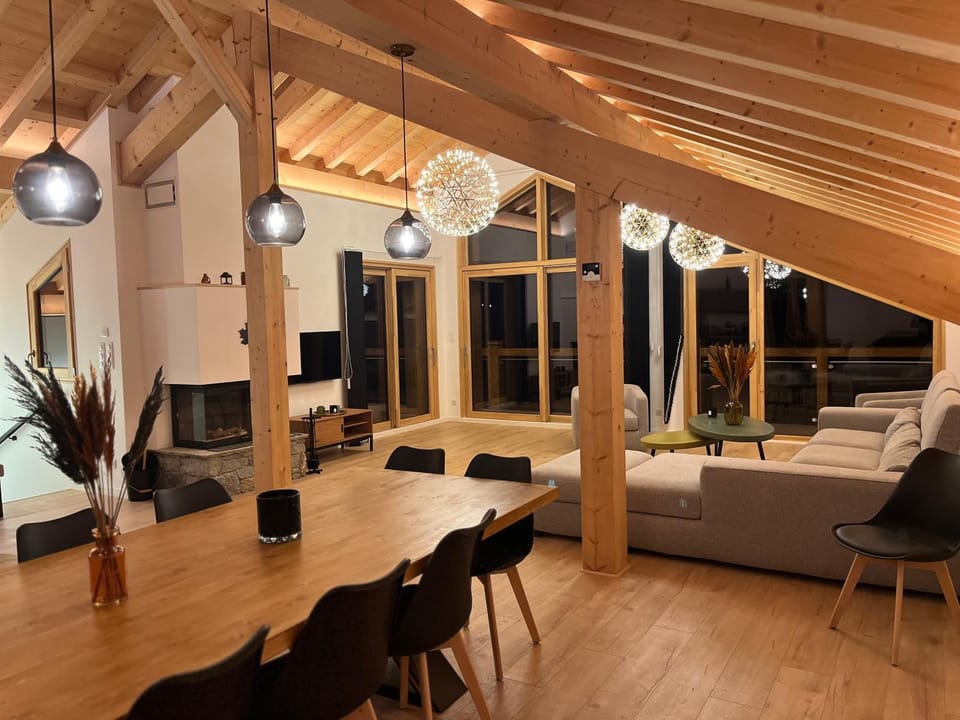 Communal lounge/ TV room