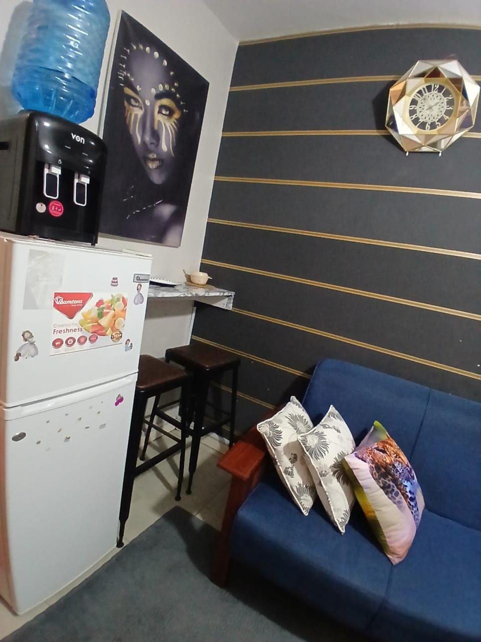 Seating area, Dining area