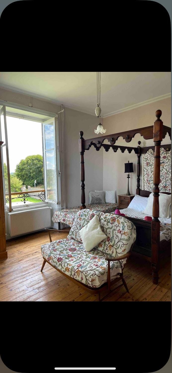 Le Château Giat Bed and Breakfast in Auvergne-Rhône-Alpes