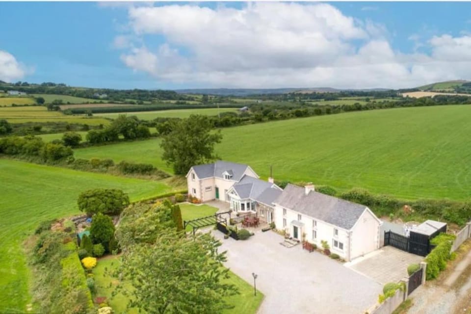Property building, Neighbourhood, Natural landscape, Mountain view