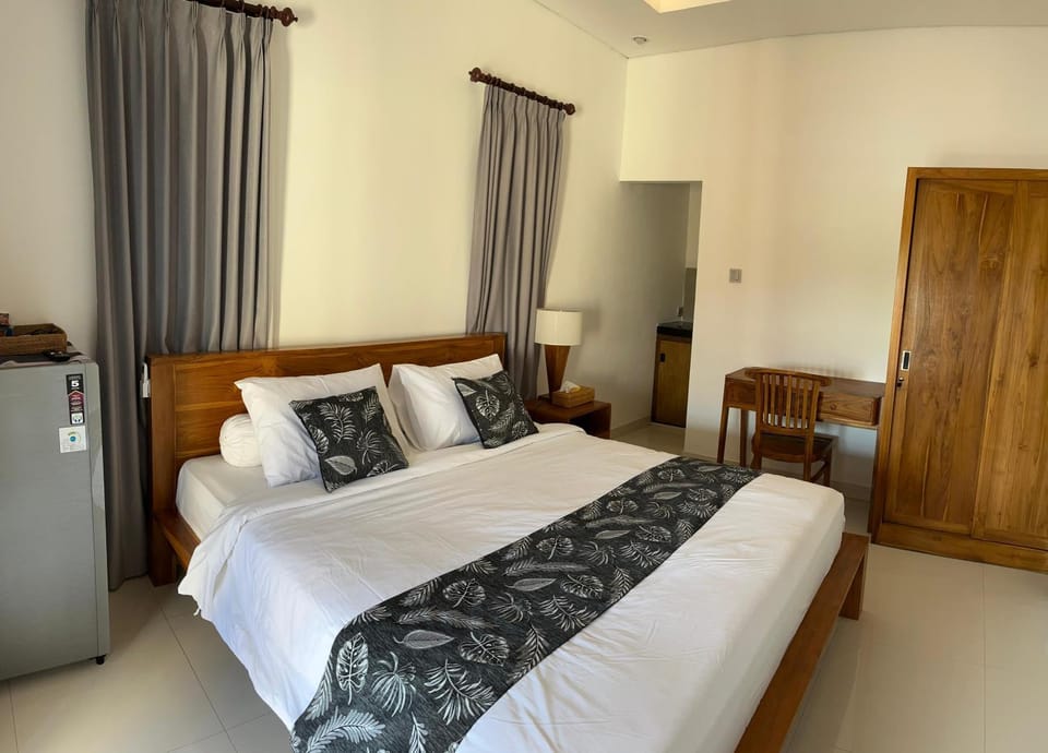 Bed, Photo of the whole room, Bedroom, towels, wardrobe, air conditioner
