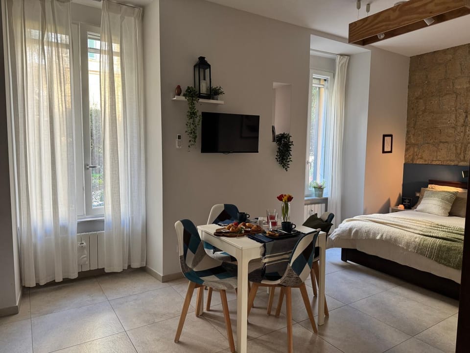 Photo of the whole room, Breakfast