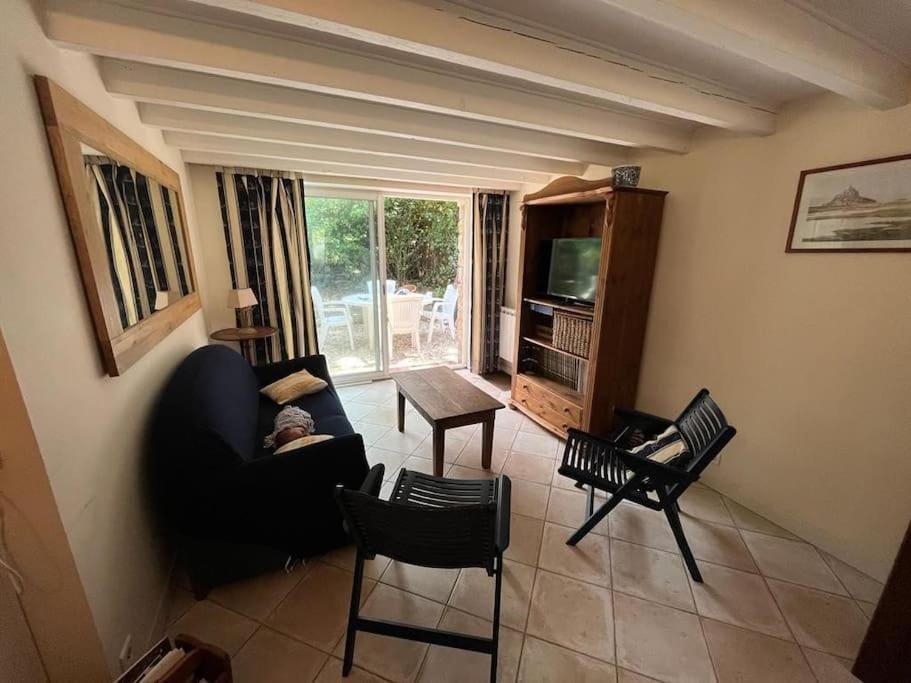 Maison à 100 m de la plage et proche du centre House in Jullouville