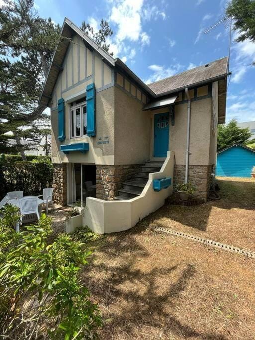 Maison à 100 m de la plage et proche du centre House in Jullouville