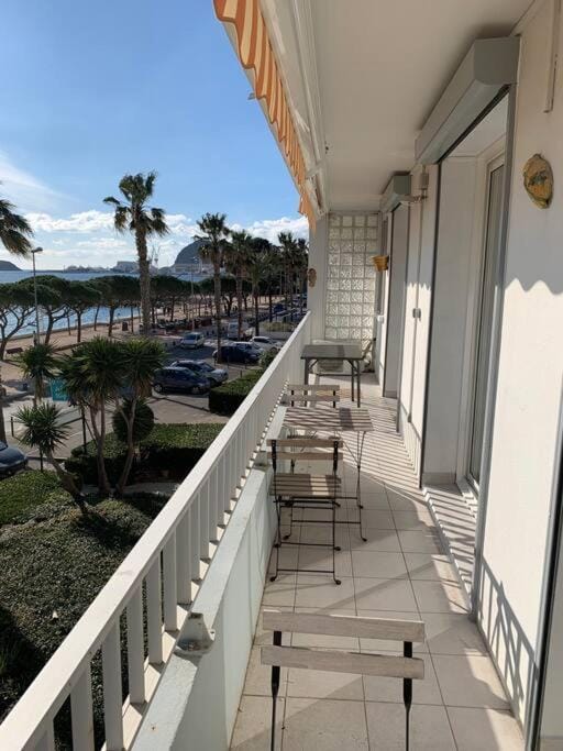 T3 sur la plage Teramare vue féerique mer,wifi, parking inclus , clim Apartment in La Ciotat