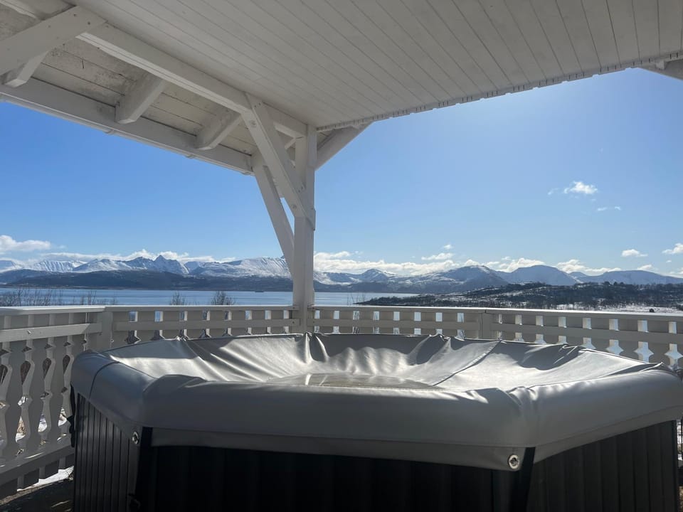 Hot Tub, Mountain view, Sea view