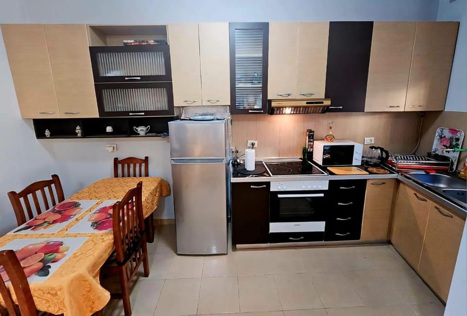 Coffee/tea facilities, Kitchen or kitchenette, Dining area, dishwasher, minibar, oven, stove, toaster