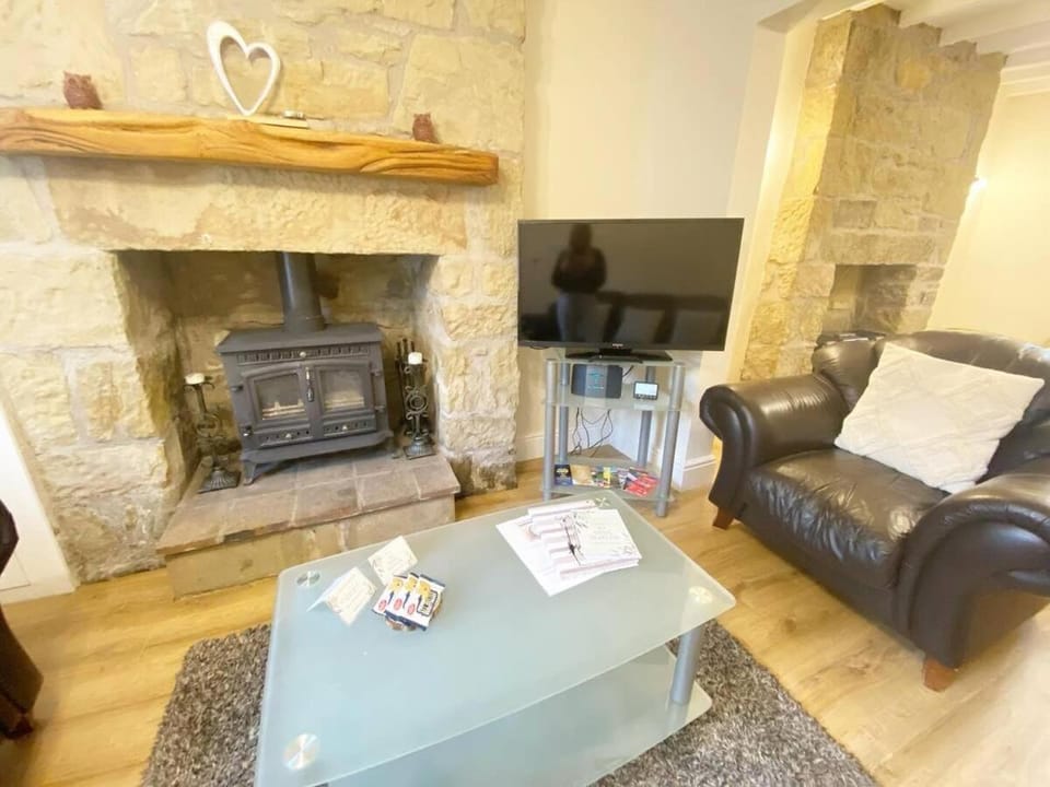 43 Heol Maelor- A Homely Cottage in Wrexham, North Wales House in Wales