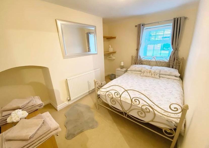 43 Heol Maelor- A Homely Cottage in Wrexham, North Wales House in Wales