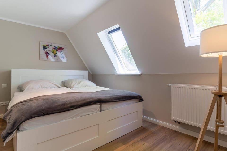 Bed, Photo of the whole room, Bedroom, internet