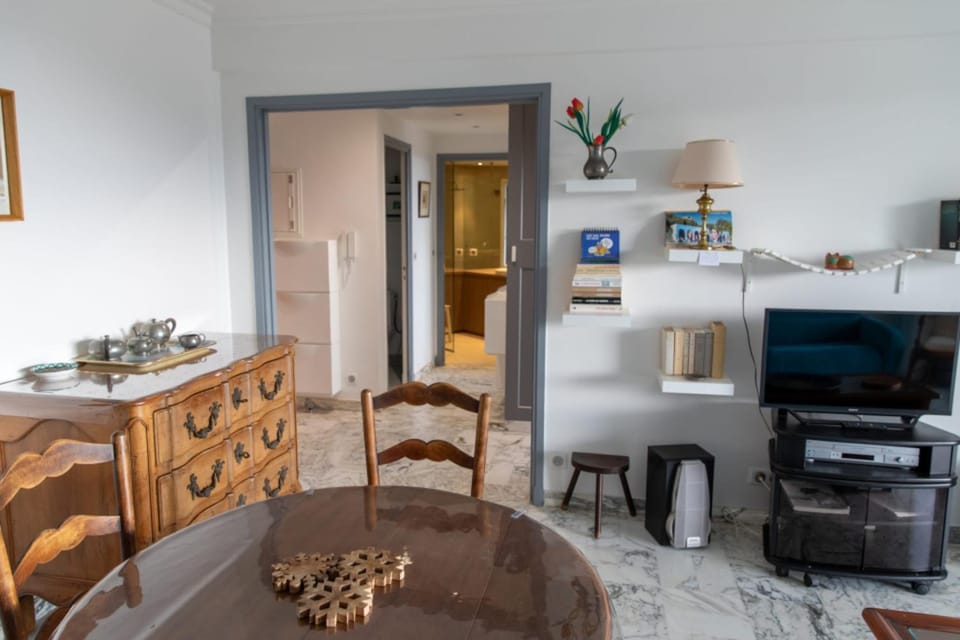 Lovely 48 m2 appt with sea view and swimming pool Apartment in Antibes