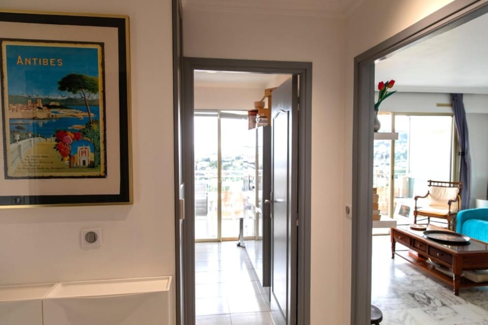Lovely 48 m2 appt with sea view and swimming pool Apartment in Antibes