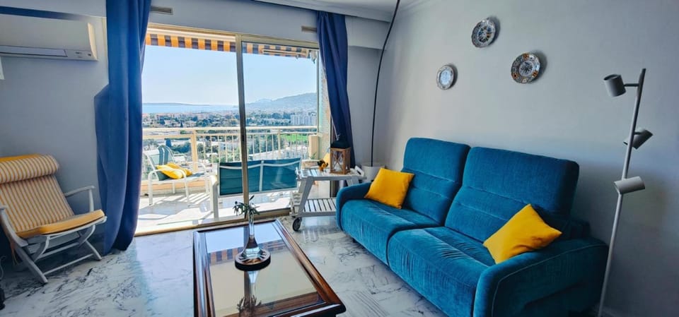 Lovely 48 m2 appt with sea view and swimming pool Apartment in Antibes