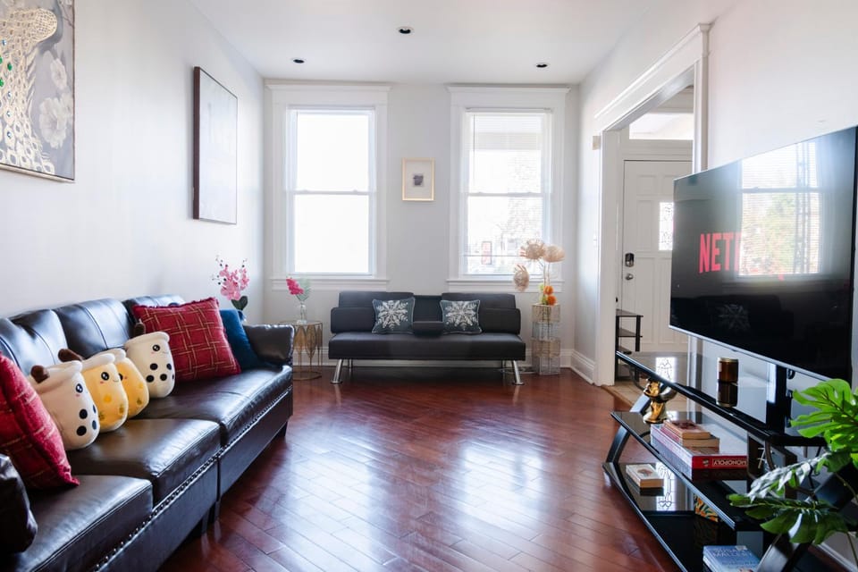 Comfortable 4 Bedroom Home with City View Near Capitol Hill Washington DC House in District of Columbia