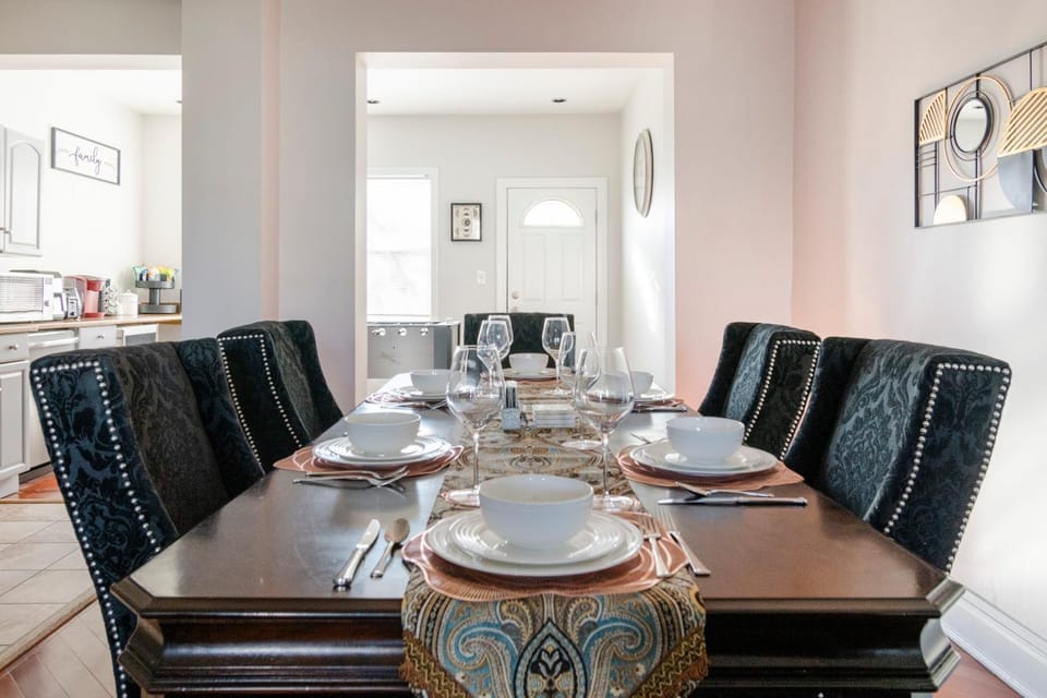 Comfortable 4 Bedroom Home with City View Near Capitol Hill Washington DC House in District of Columbia