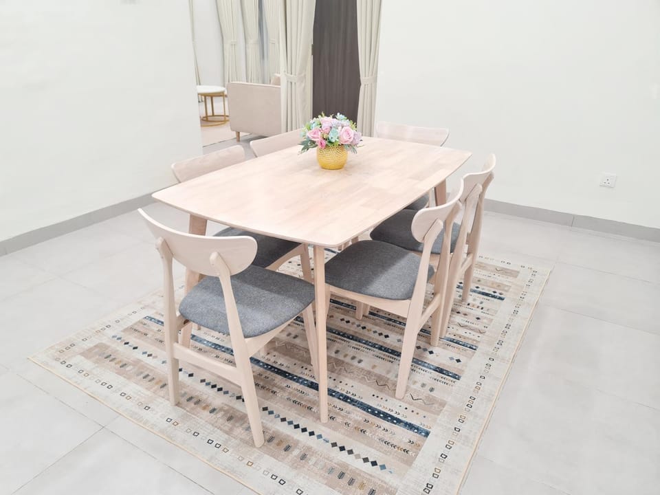 Seating area, Dining area