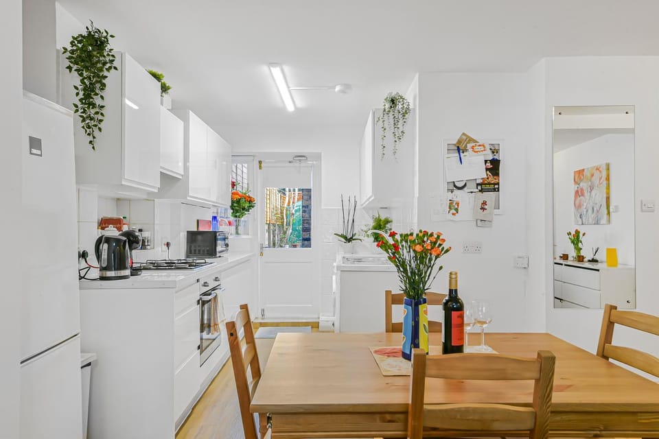 Stylish Central 2-Bed Apartment with Pvt Garden Apartment in City of Westminster