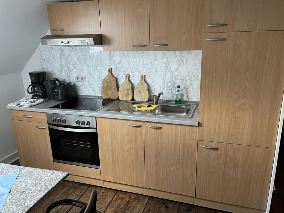 Coffee/tea facilities, Dining area, stove, toaster, kitchen