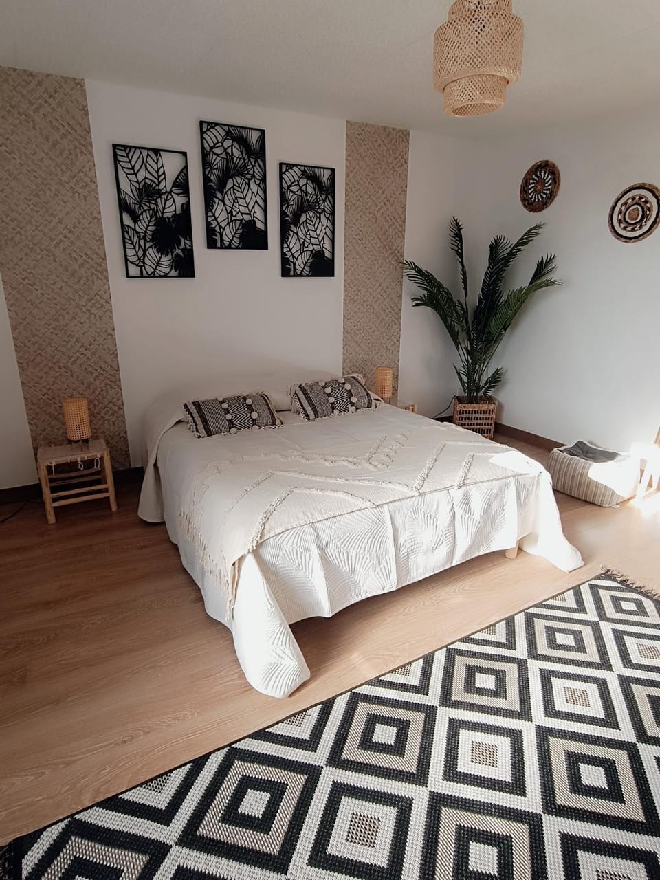 Bed, Photo of the whole room, Bedroom
