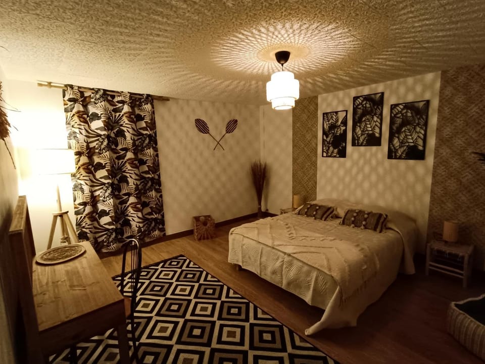Photo of the whole room, Bedroom