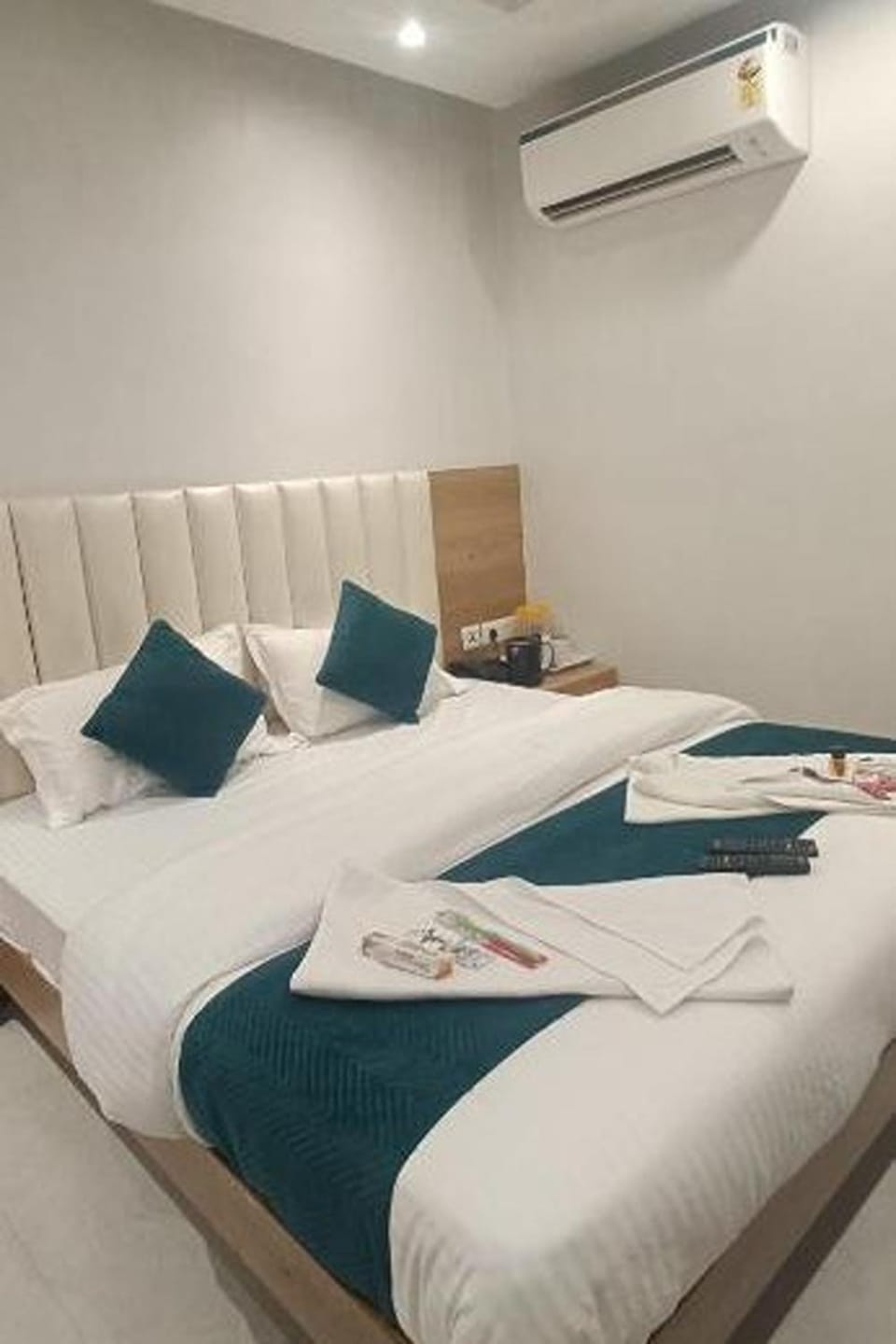Bed, Photo of the whole room, Bedroom, towels, air conditioner