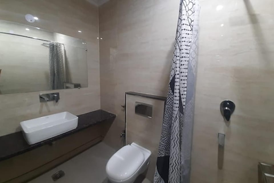 Shower, Toilet, Bathroom, bidet, towels
