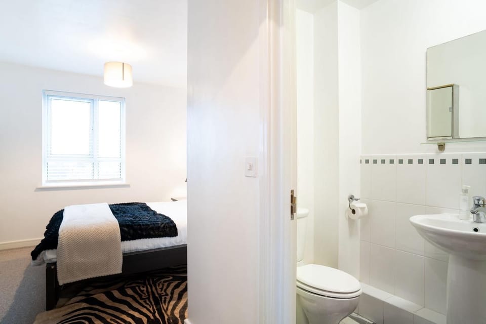 Apt - Stay 6 - Stadium View - Coo-op Live Arena Apartment in Manchester