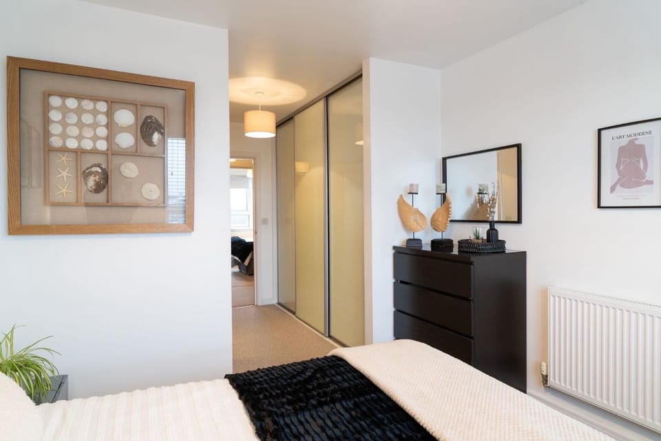 Apt - Stay 6 - Stadium View - Coo-op Live Arena Apartment in Manchester