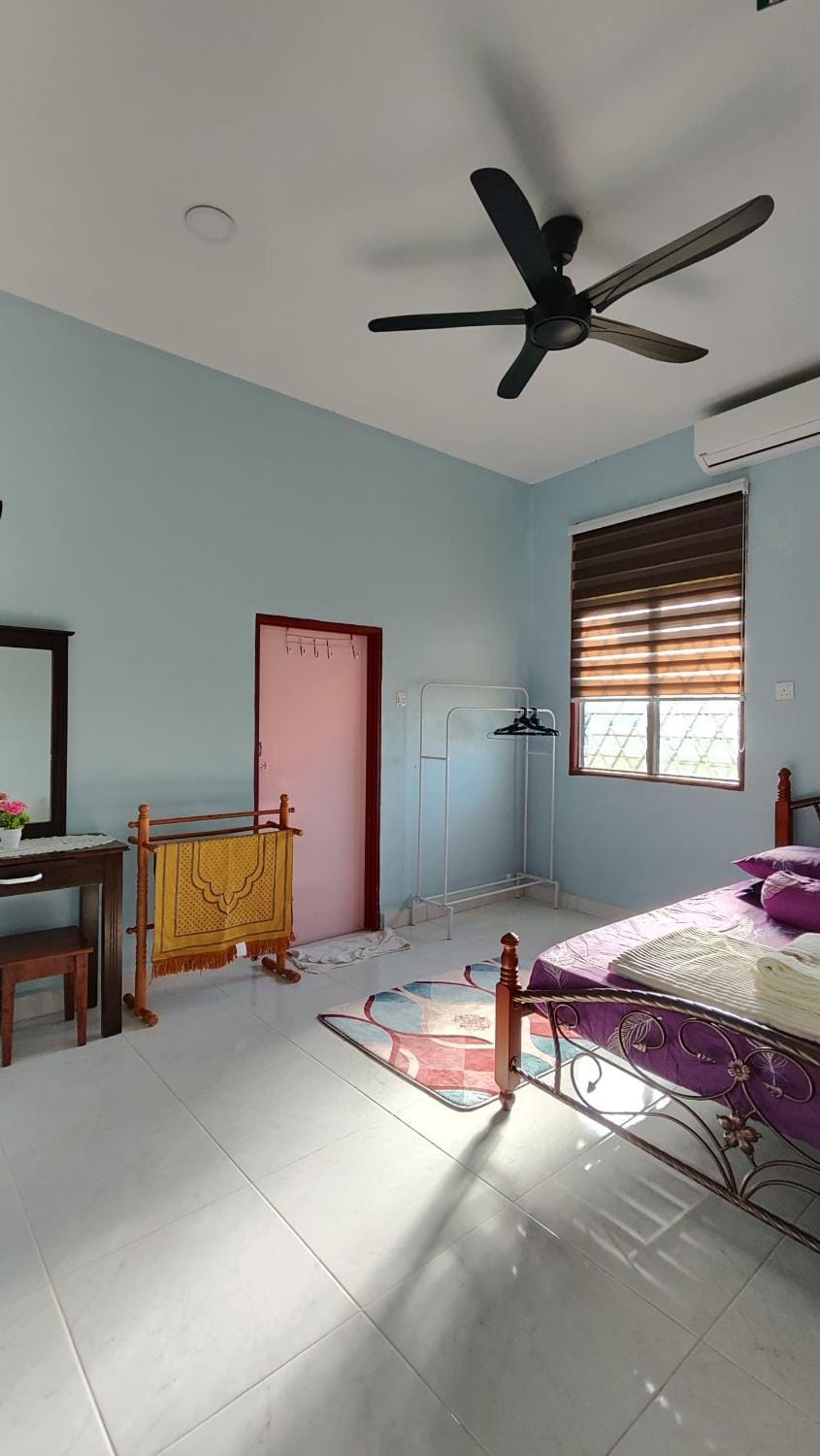 Bed, Bathroom, Photo of the whole room, Garden view, fireplace, air conditioner
