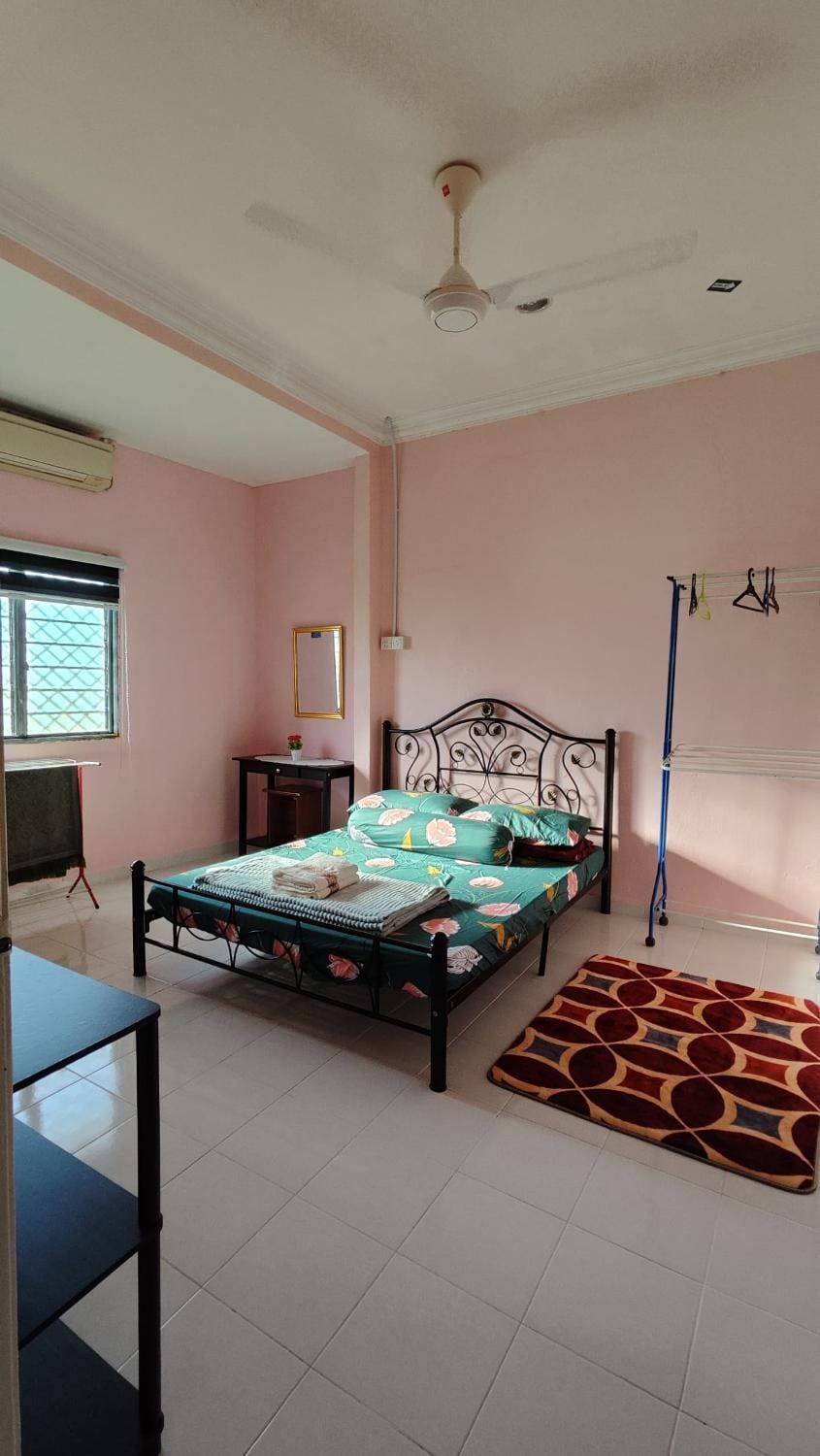 Bed, Bathroom, Photo of the whole room, Garden view, Family, fireplace, air conditioner