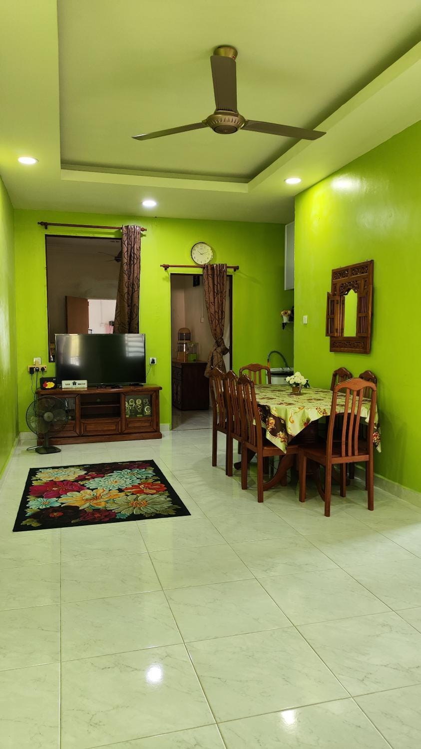 TV and multimedia, Living room, Seating area, Dining area