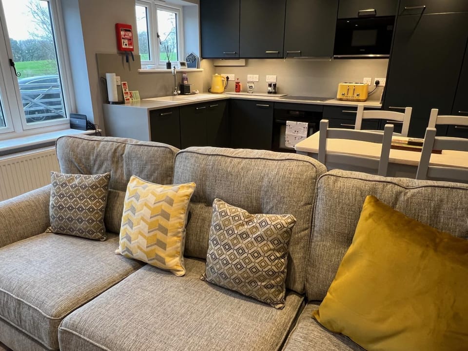 Kitchen or kitchenette, Seating area