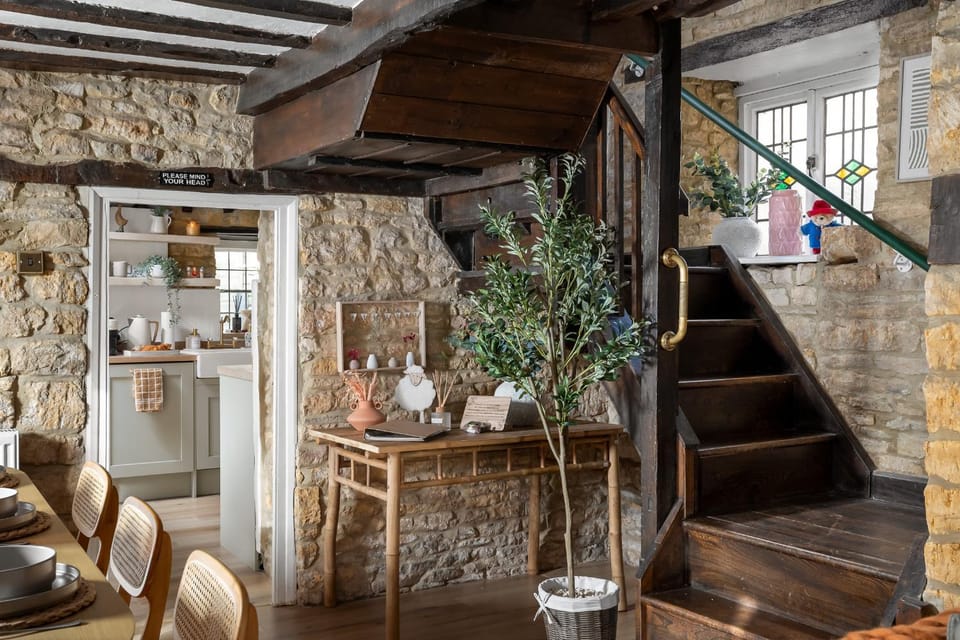 Kitchen or kitchenette, Seating area