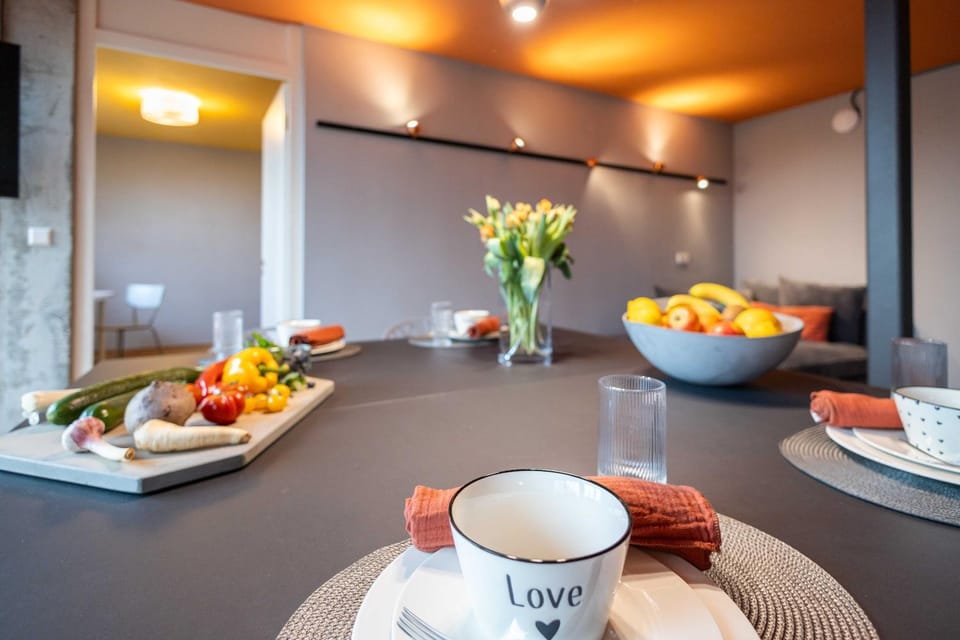 Dining area, Food