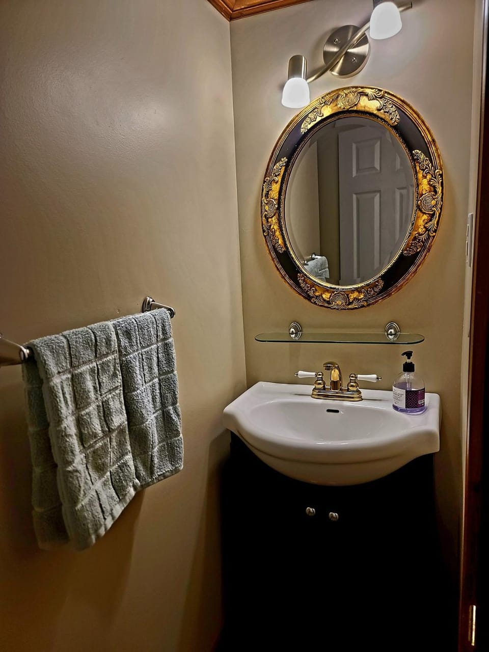 Bathroom, towels